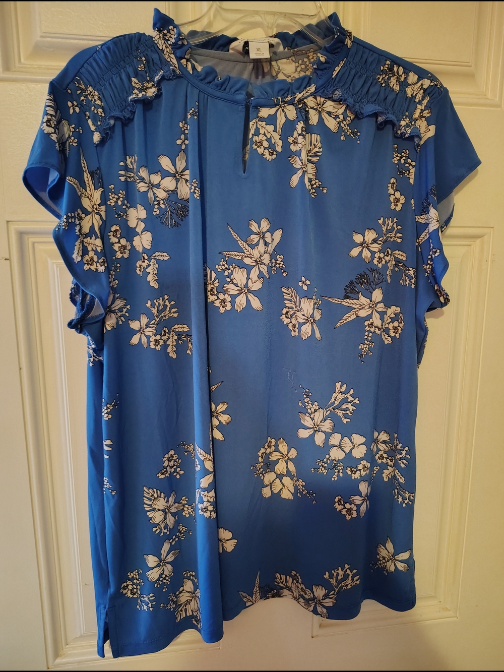 Liz Claiborne Blue Floral Short Ruffle Sleeve Blouse